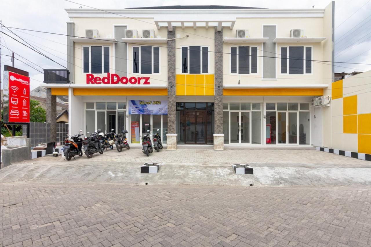 Reddoorz Syariah @ Kebraon Hotel Surabaya Exterior photo