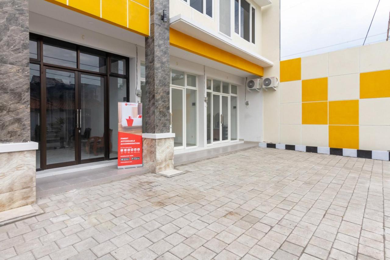 Reddoorz Syariah @ Kebraon Hotel Surabaya Exterior photo