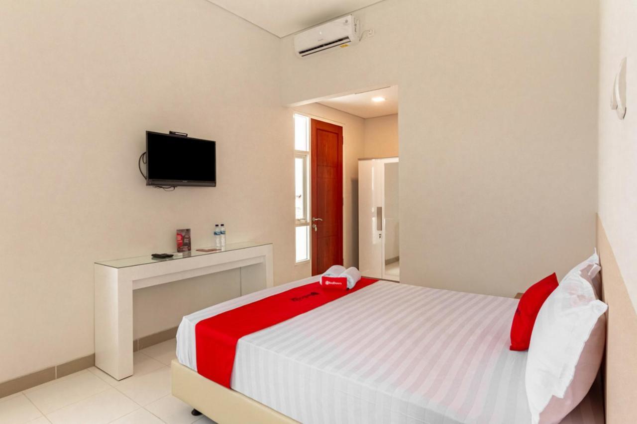 Reddoorz Syariah @ Kebraon Hotel Surabaya Exterior photo